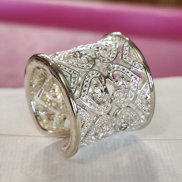 💍NEW &‎ BEAUTIFUL💍 Cuff Style Band Silver Ring Open Heart Design Size 9 - Picture 3 of 7